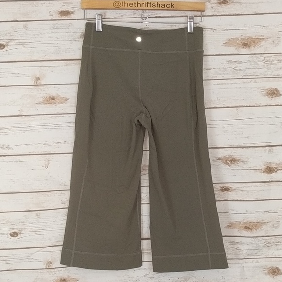 lululemon athletica Pants - Lululemon Green Cropped Workout Pants 6